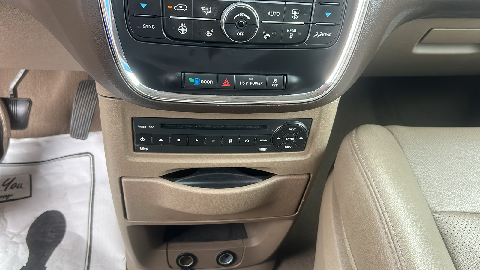 2013 Chrysler Town & Country TOURING L 34