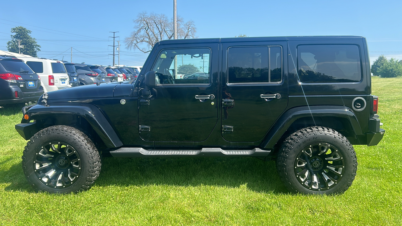 2013 Jeep Wrangler SAHARA 4WD 1