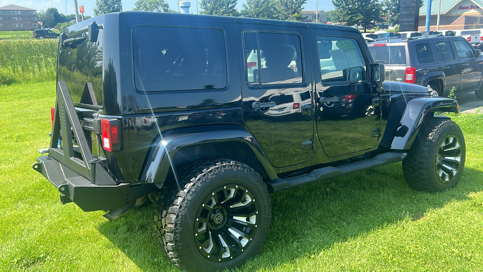 2013 Jeep Wrangler SAHARA 4WD 6