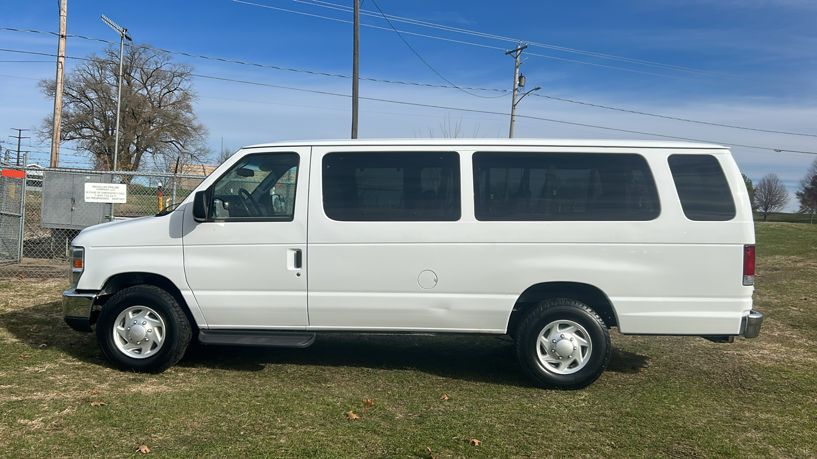 2013 Ford Econoline E350 SUPER DUTY WAGON 1