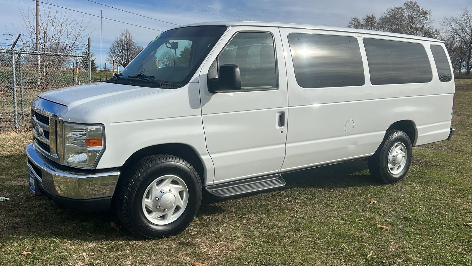 2013 Ford Econoline E350 SUPER DUTY WAGON 2