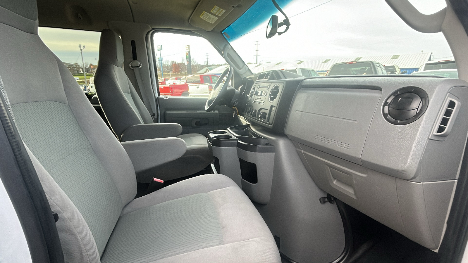 2013 Ford Econoline E350 SUPER DUTY WAGON 18