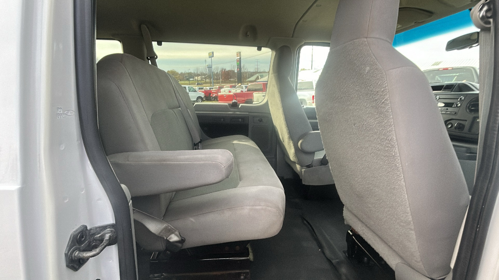 2013 Ford Econoline E350 SUPER DUTY WAGON 20