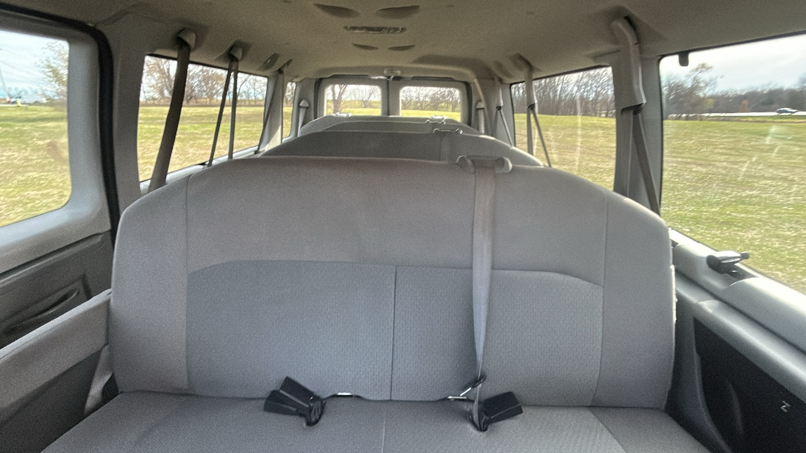 2013 Ford Econoline E350 SUPER DUTY WAGON 31