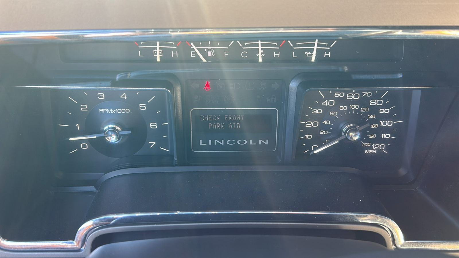 2014 Lincoln Navigator  27