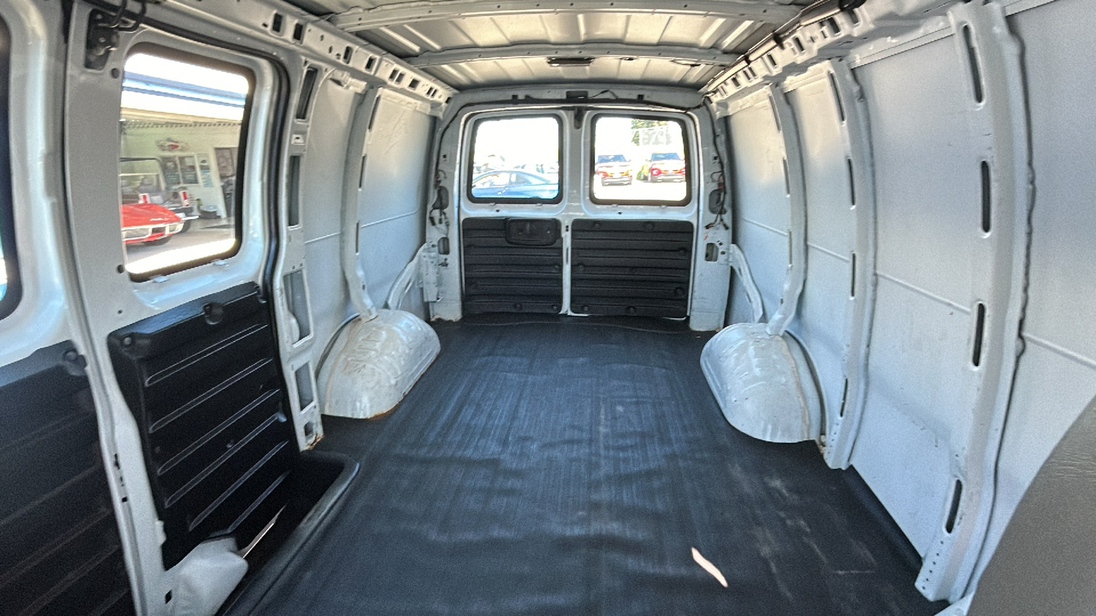 2014 Chevrolet Express Cargo Van 25