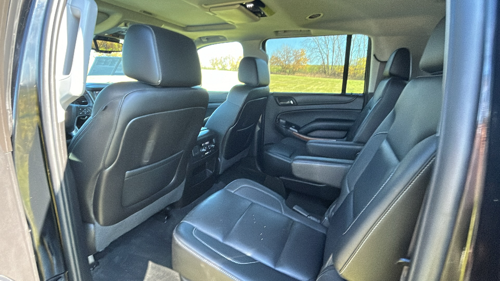 2015 Chevrolet Suburban 1500 LTZ 4WD 18