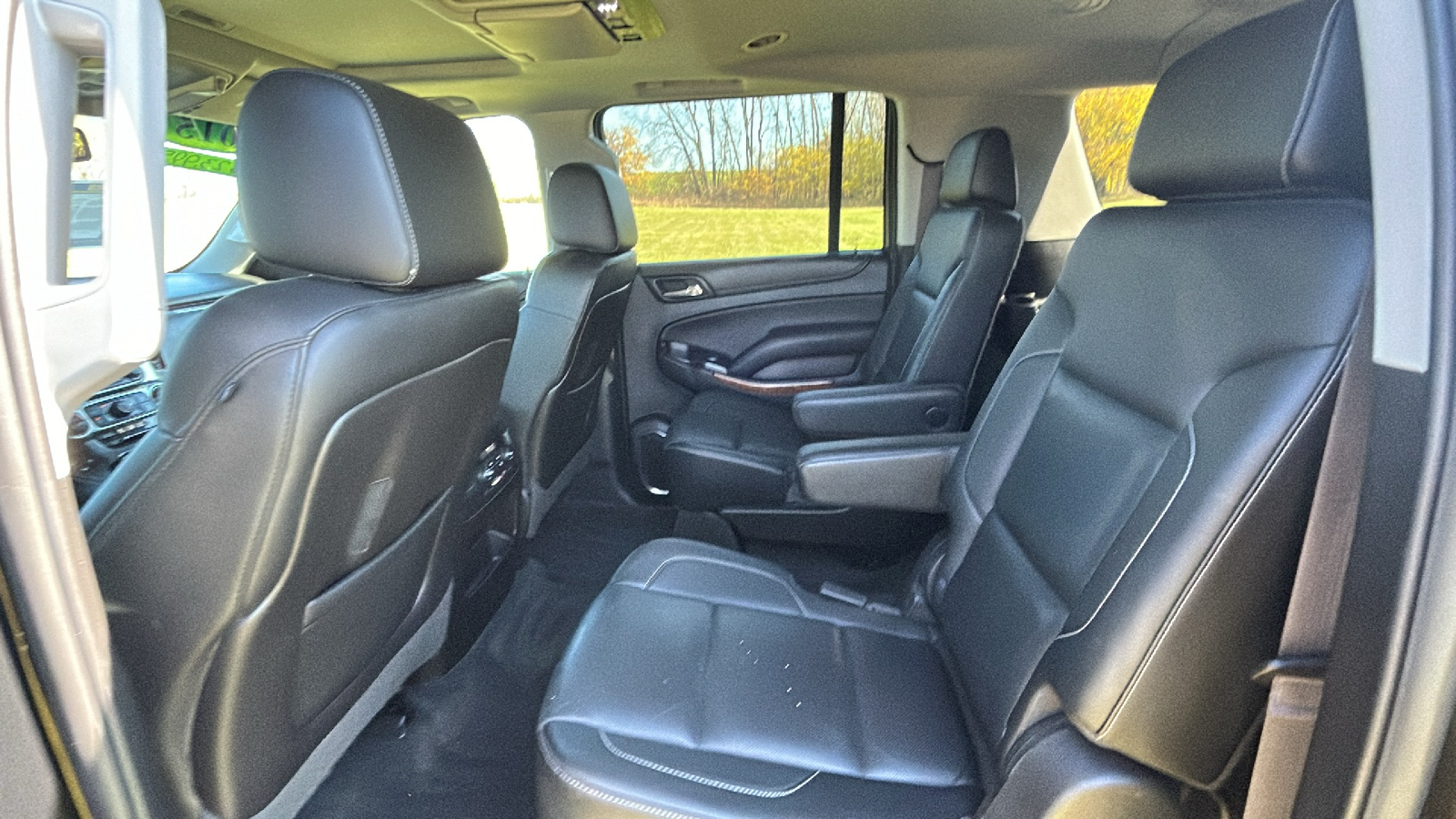 2015 Chevrolet Suburban 1500 LTZ 4WD 19