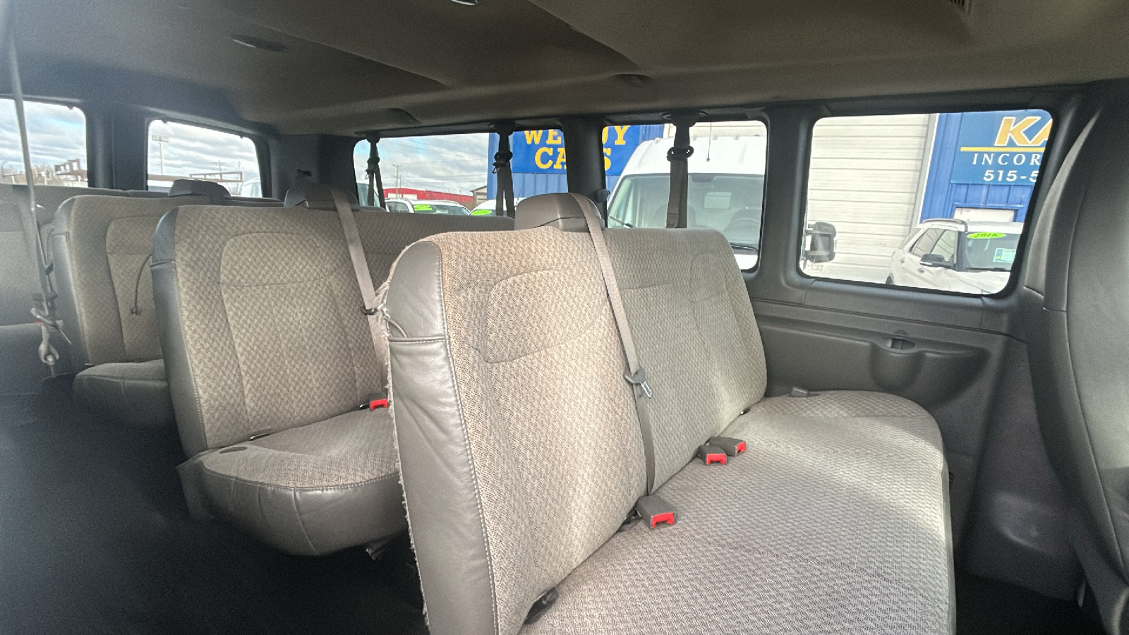 2015 Chevrolet EXPRESS G2500  17