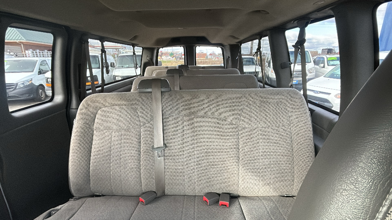 2015 Chevrolet EXPRESS G2500  27