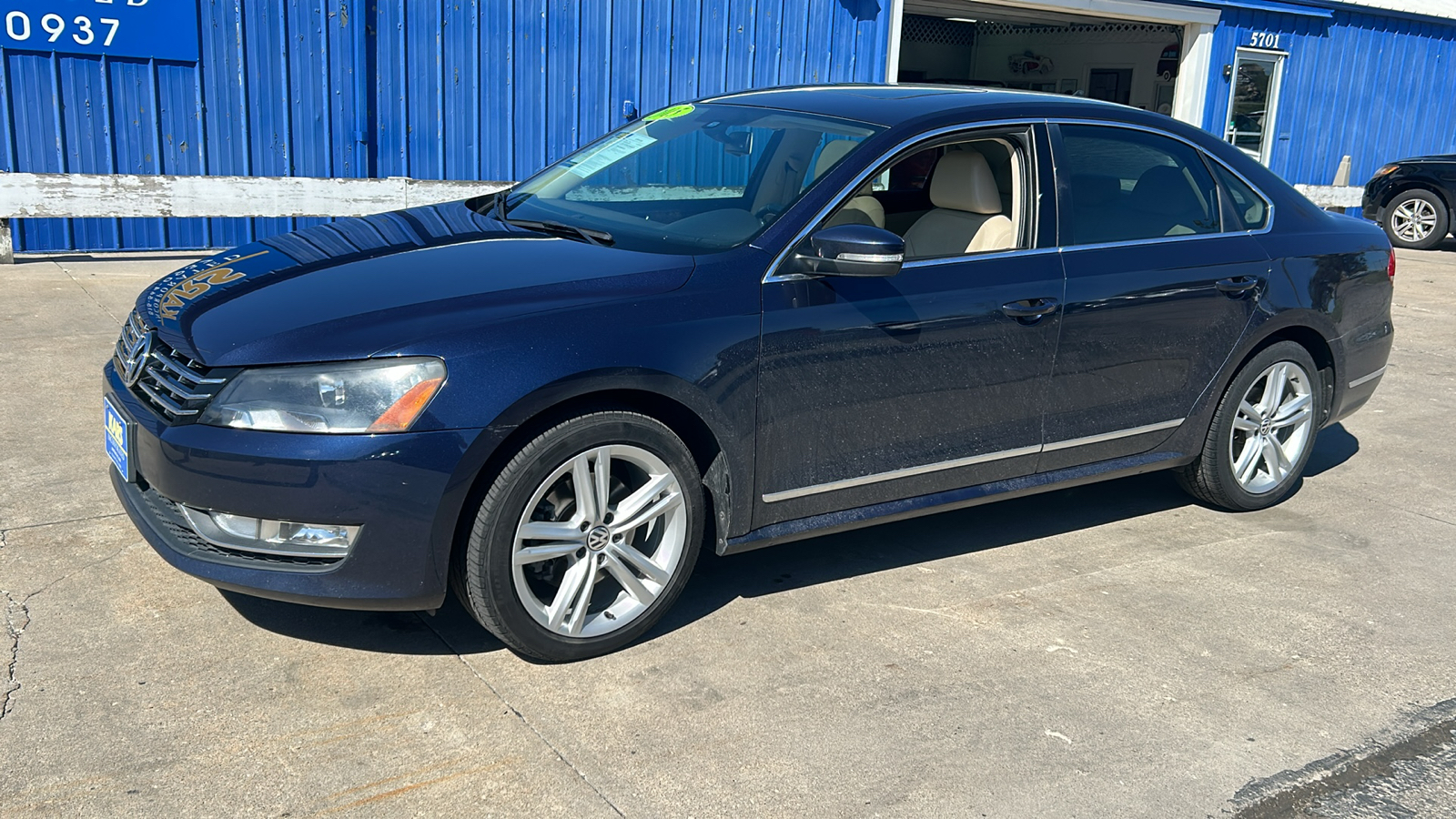 2015 Volkswagen Passat SEL 2