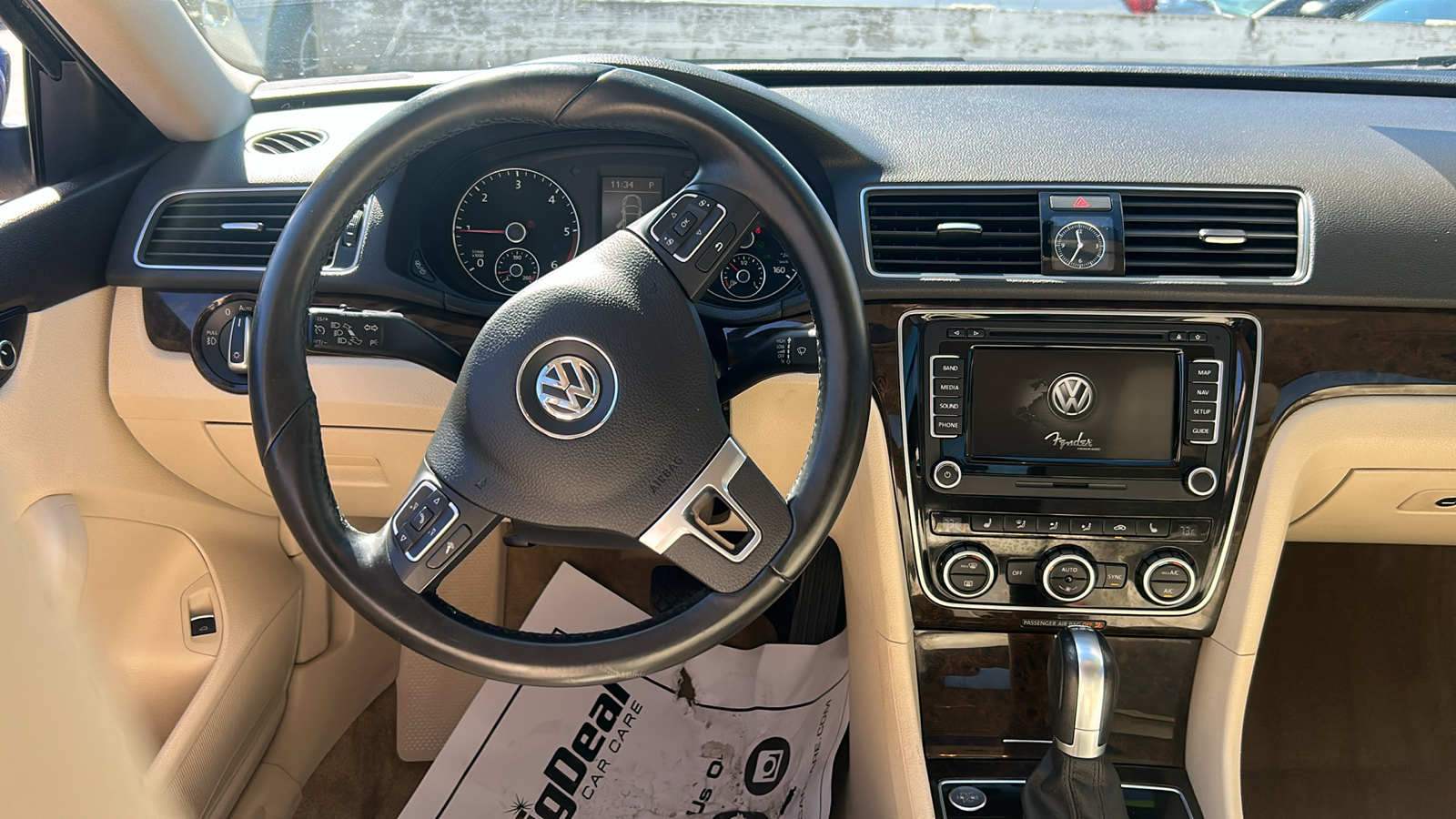 2015 Volkswagen Passat SEL 17