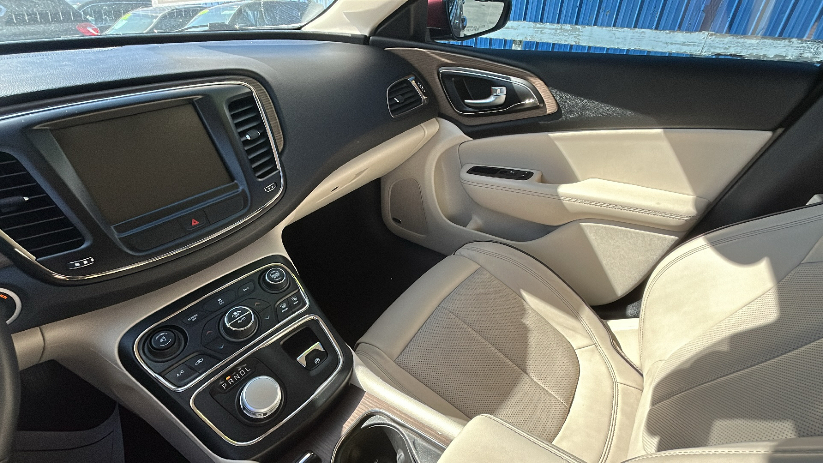 2015 Chrysler 200 C 36