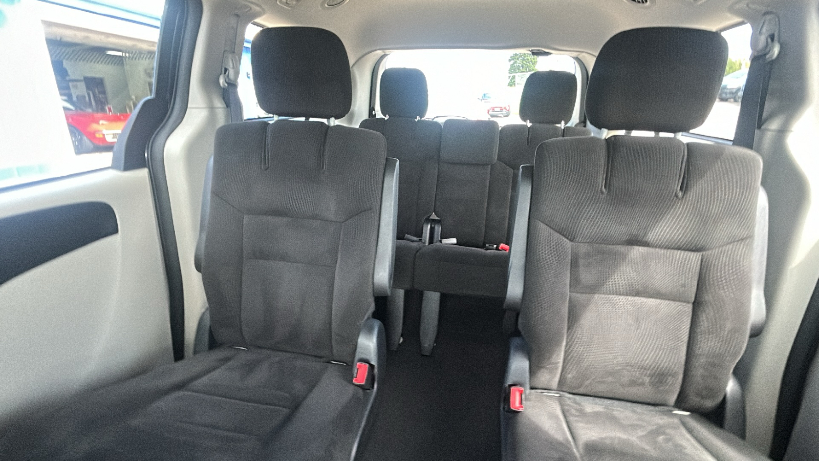 2016 Dodge Grand Caravan SE 36