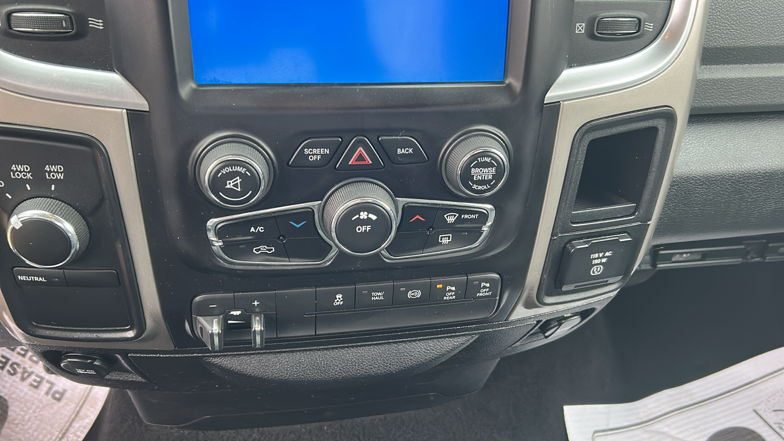 2016 Ram 2500 SLT 4WD Regular Cab 23