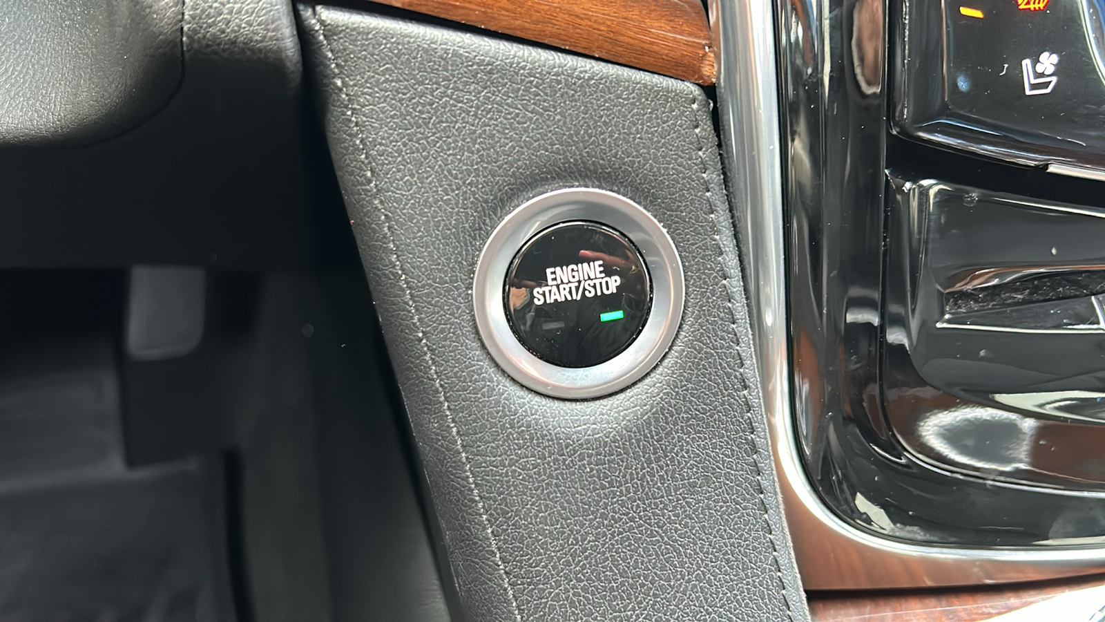 2017 Cadillac Escalade ESV Luxury 25