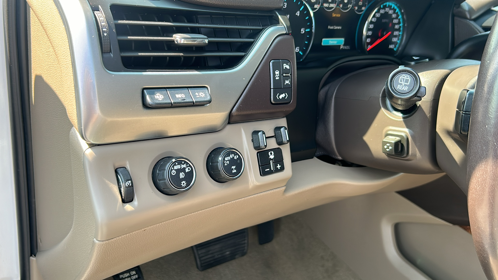 2019 Chevrolet Tahoe 1500 PREMIER 4WD 25