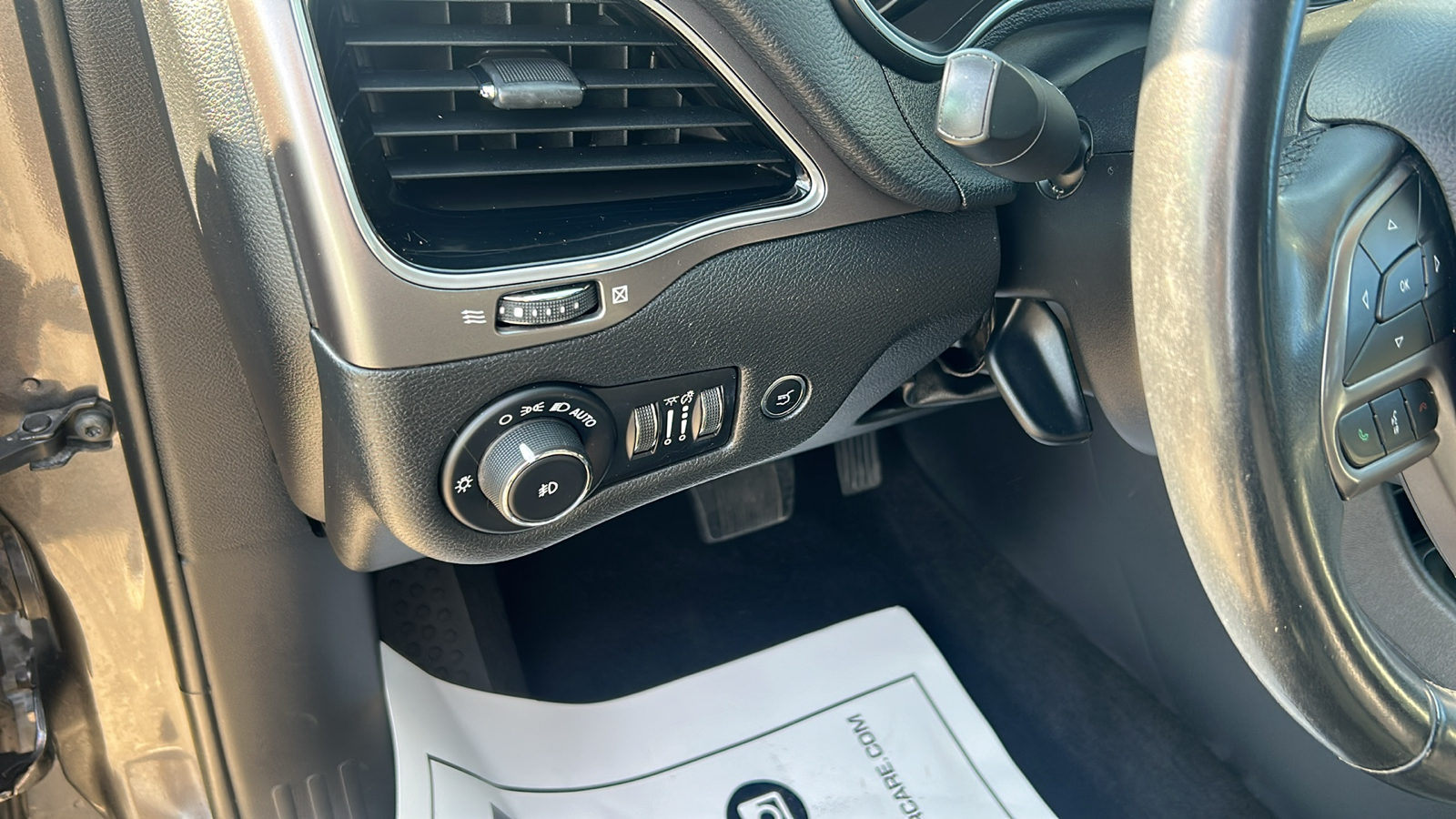 2019 Jeep Cherokee LIMITED 12