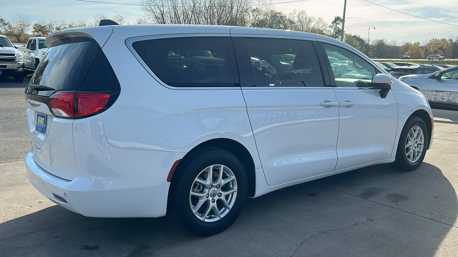 2021 Chrysler Voyager LX 6