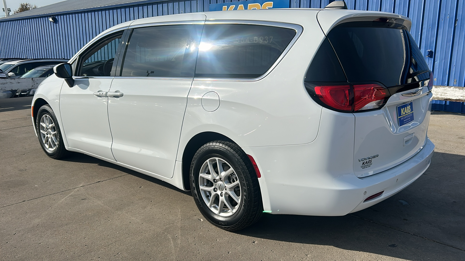 2021 Chrysler Voyager LX 8