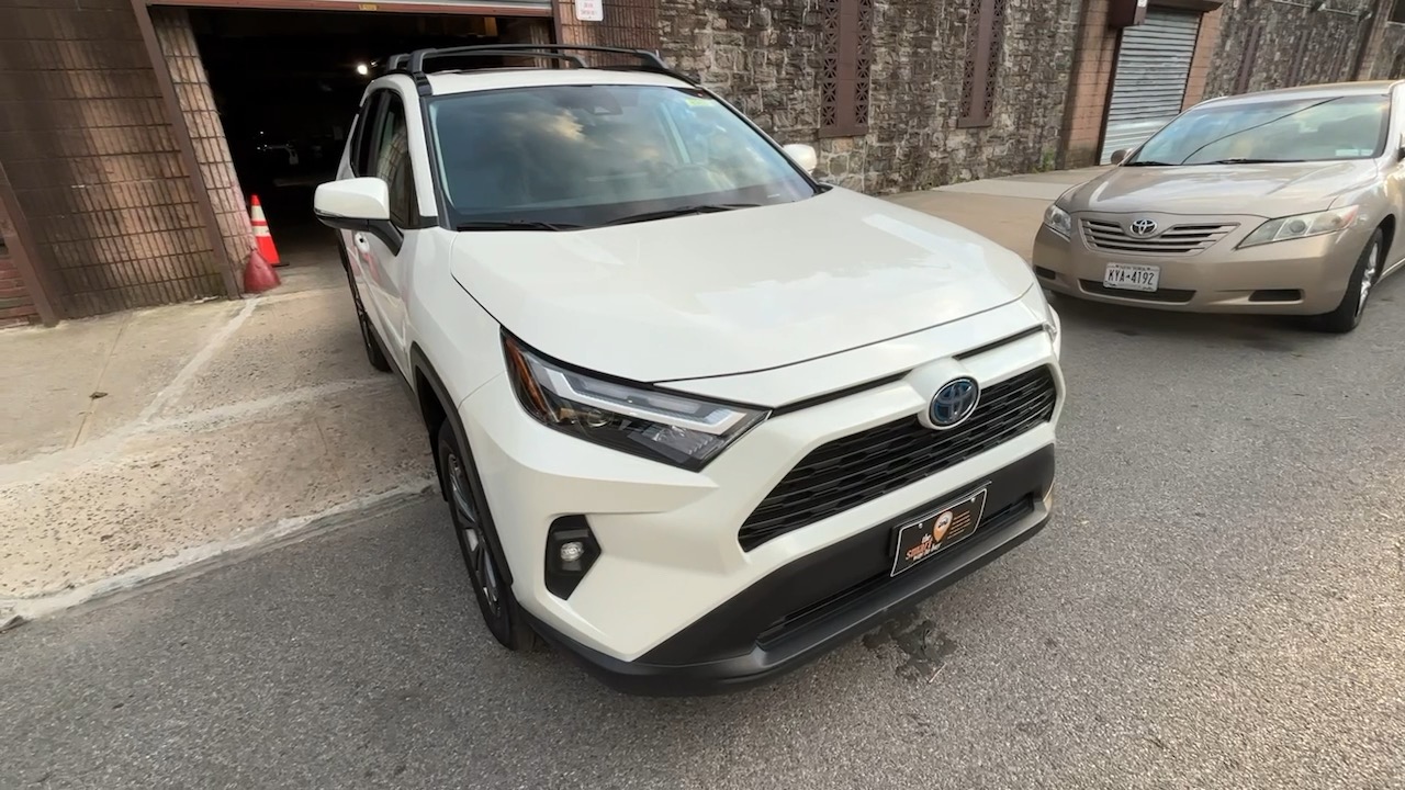 2022 Toyota RAV4 Hybrid XLE Premium 21
