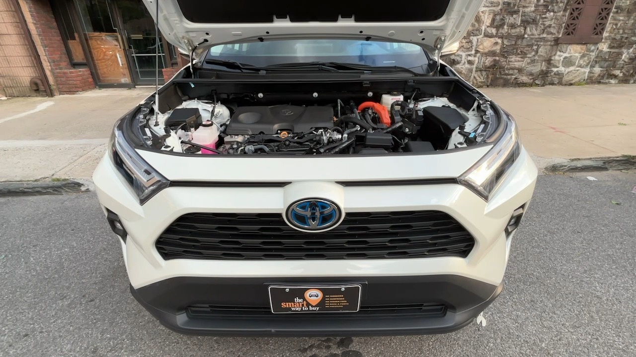 2022 Toyota RAV4 Hybrid XLE Premium 37