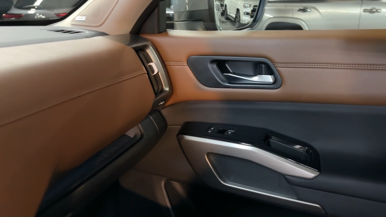 2022 Nissan Pathfinder Platinum 29