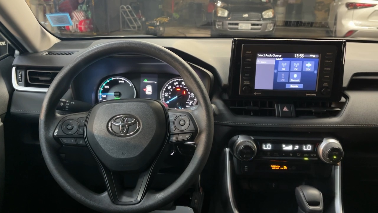 2021 Toyota RAV4 Hybrid LE 39