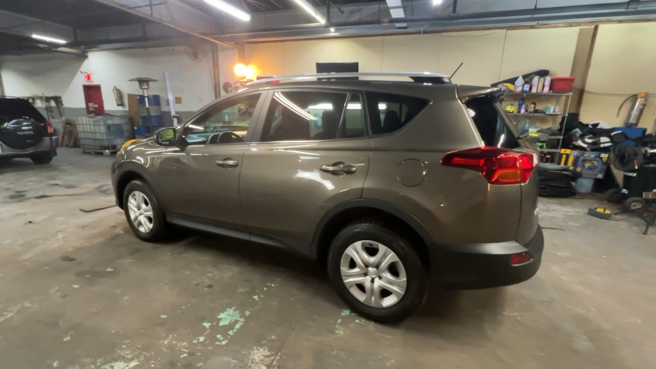 2013 Toyota RAV4 LE 14