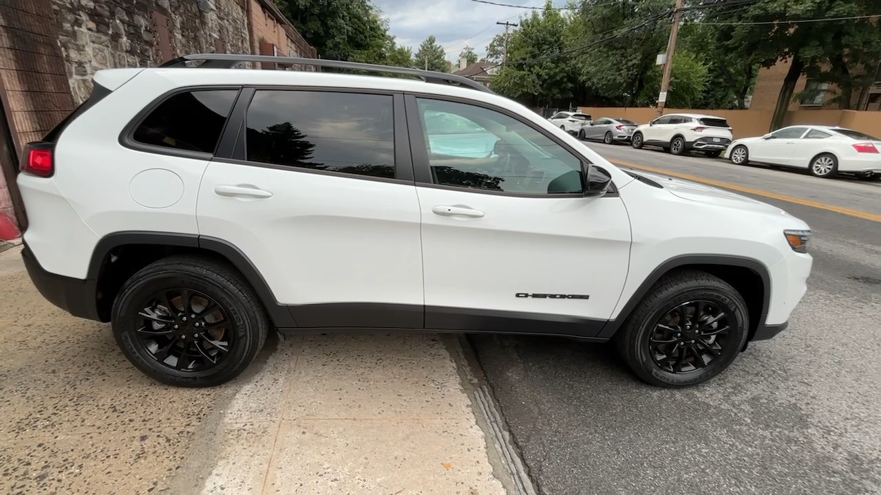 2023 Jeep Cherokee Altitude Lux 12