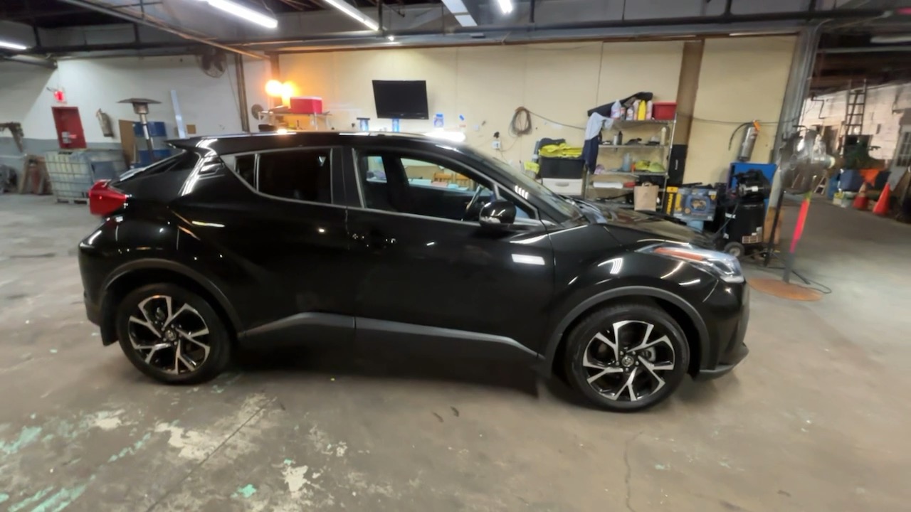 2020 Toyota C-HR XLE 9