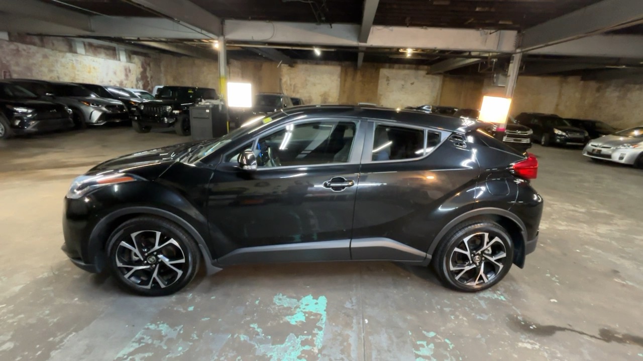 2020 Toyota C-HR XLE 12