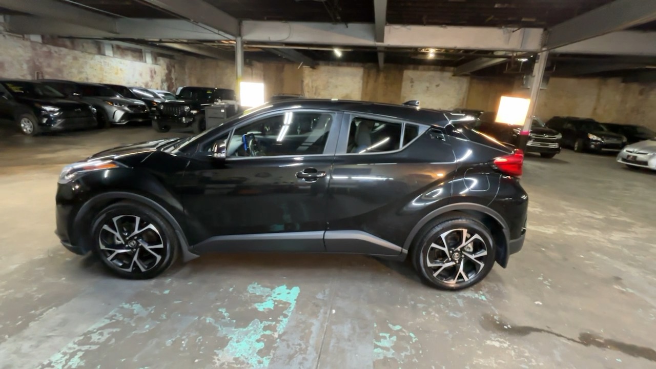 2020 Toyota C-HR XLE 13