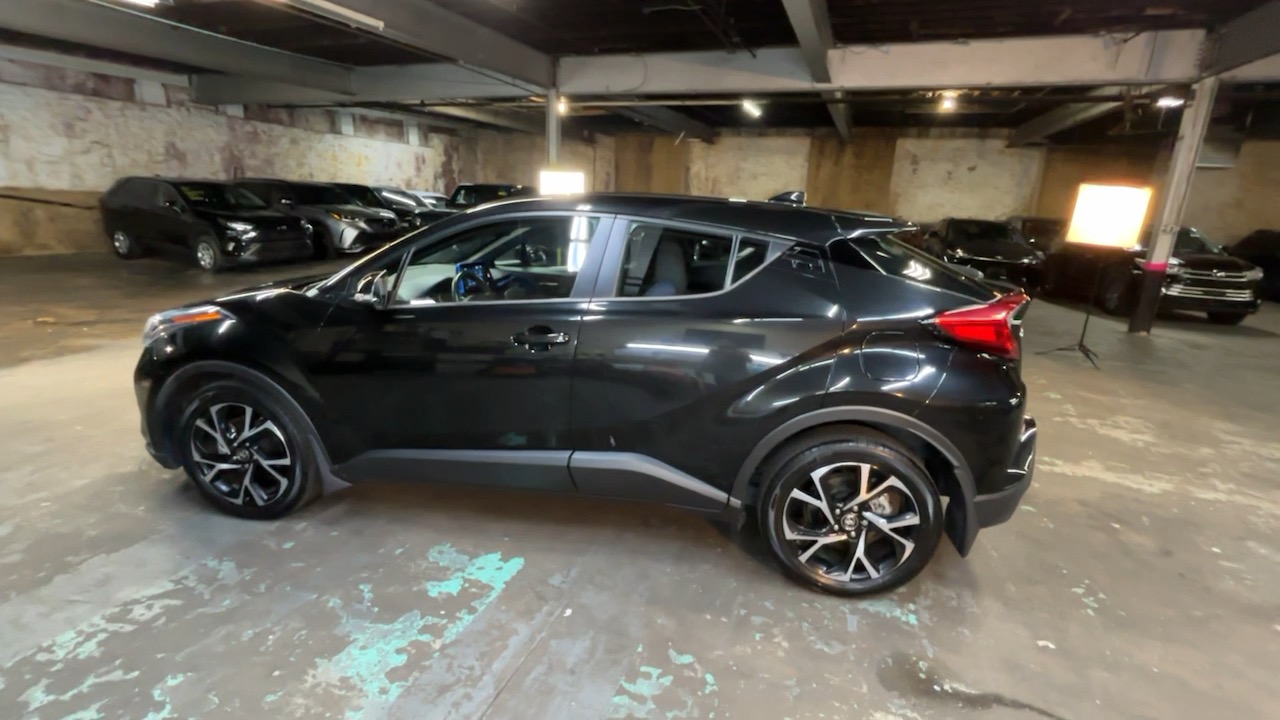 2020 Toyota C-HR XLE 14