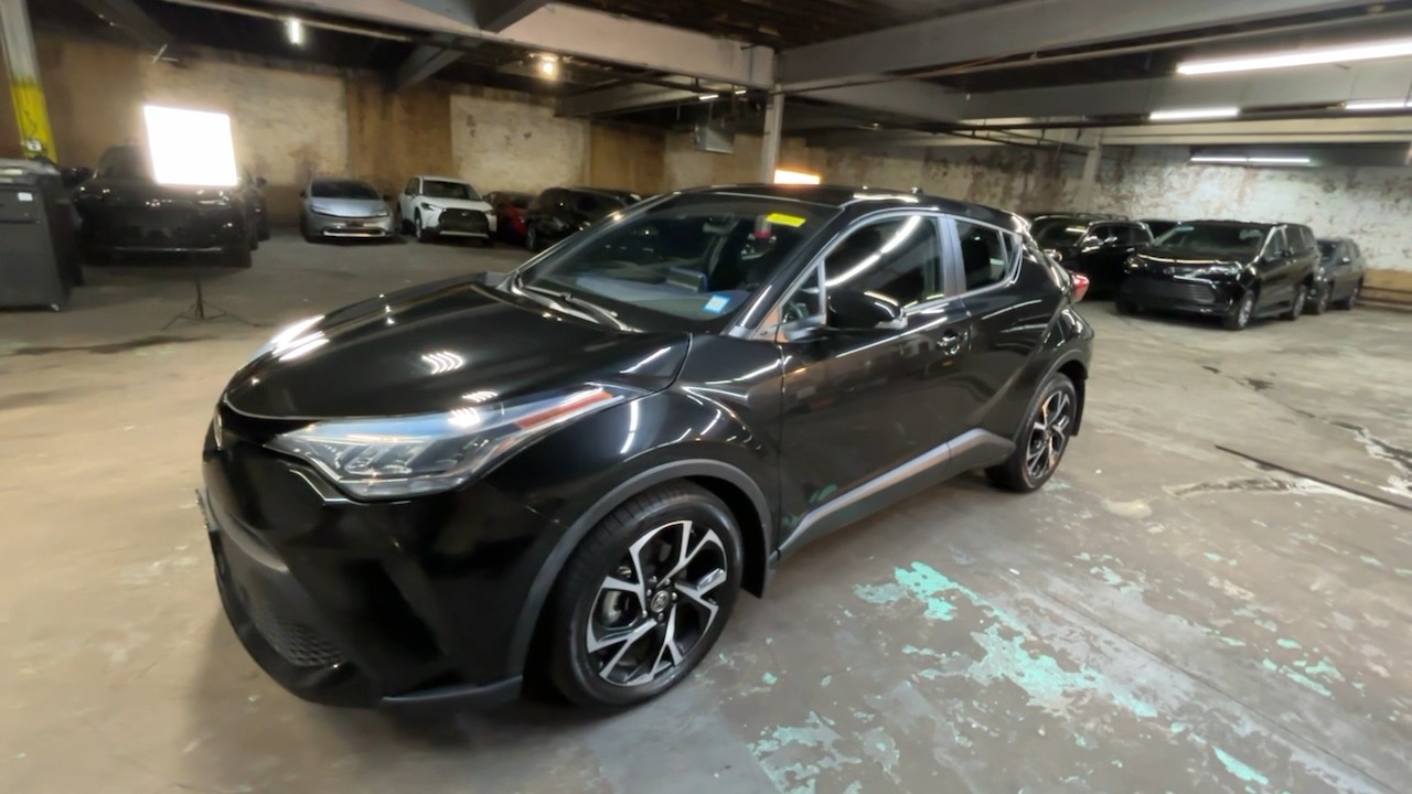 2020 Toyota C-HR XLE 16