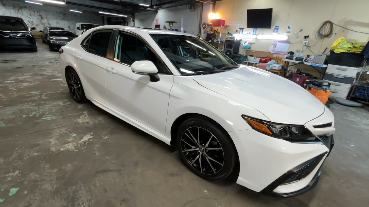 2021 Toyota Camry SE 21