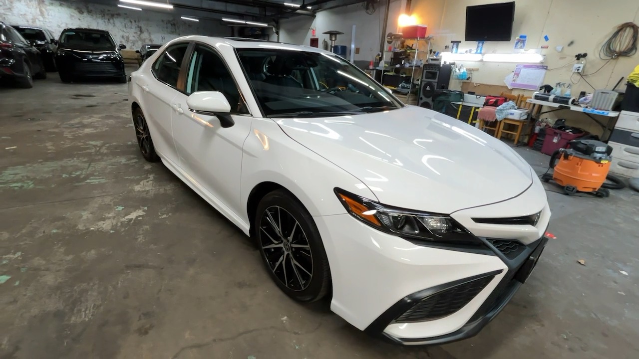 2021 Toyota Camry SE 24