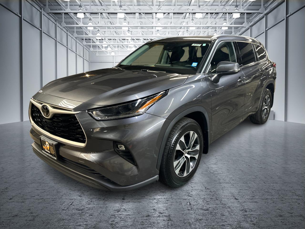 2021 Toyota Highlander XLE 1