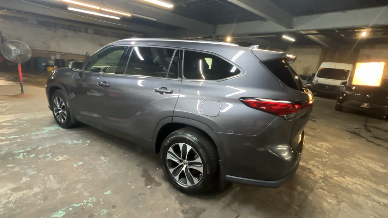 2021 Toyota Highlander XLE 14