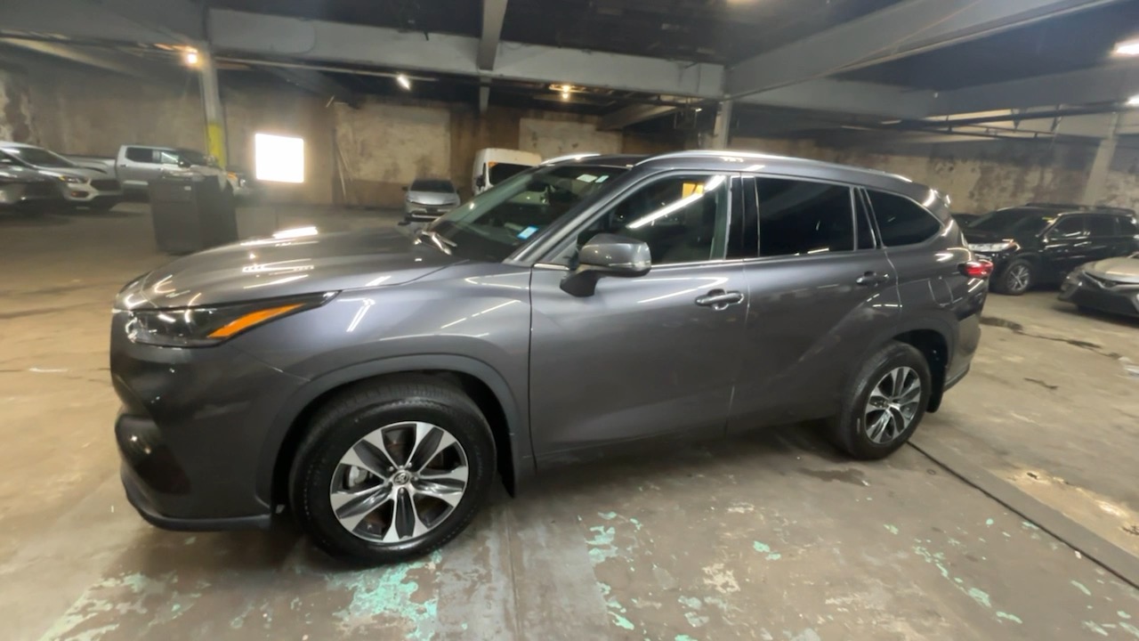 2021 Toyota Highlander XLE 21