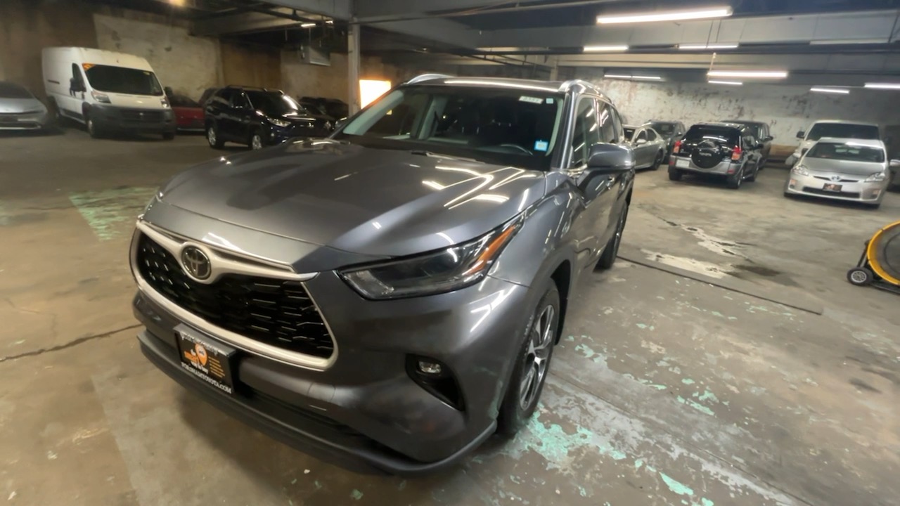 2021 Toyota Highlander XLE 22