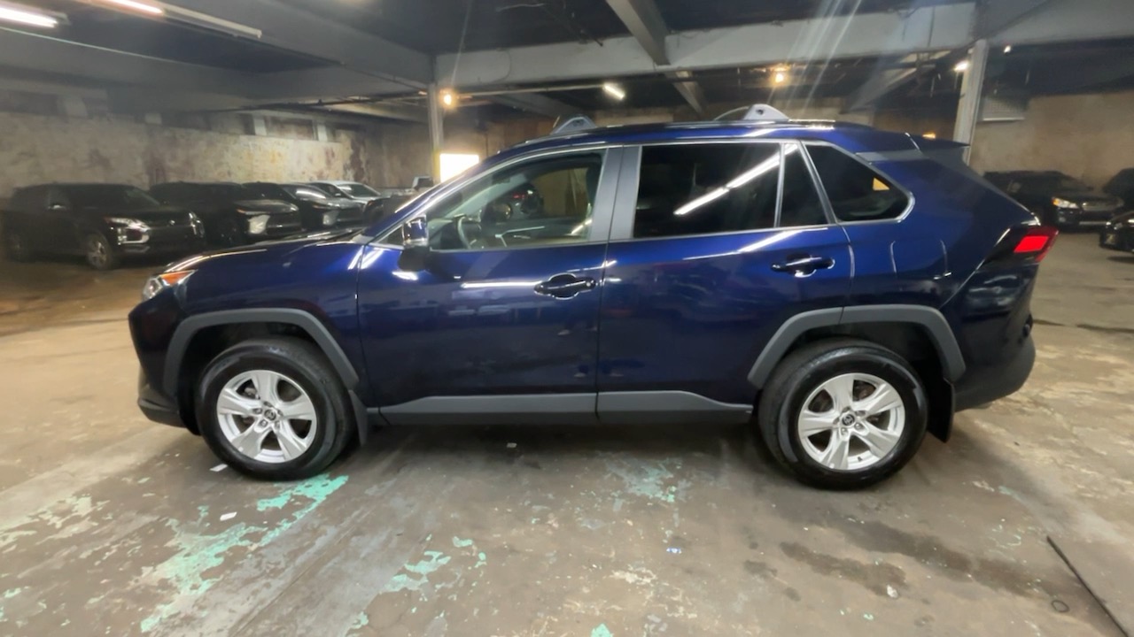 2021 Toyota RAV4 XLE 10