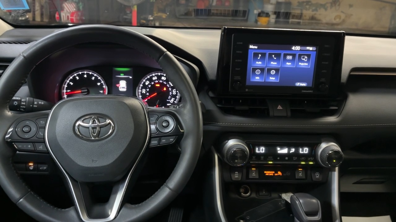 2021 Toyota RAV4 XLE 31