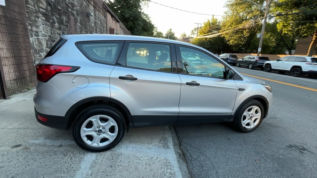 2019 Ford Escape S 11