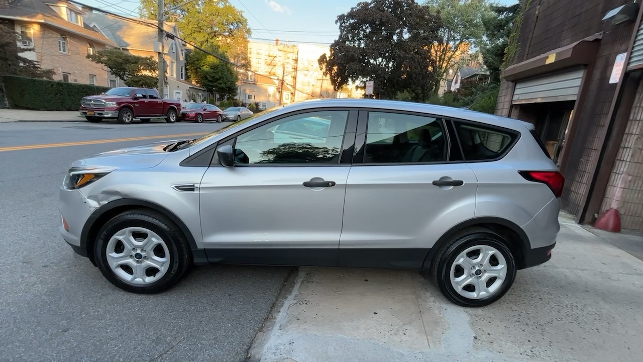 2019 Ford Escape S 16