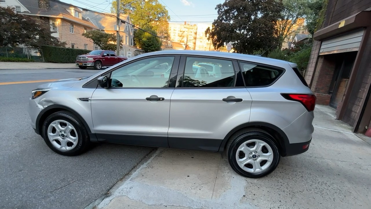 2019 Ford Escape S 17