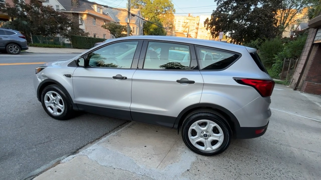 2019 Ford Escape S 18