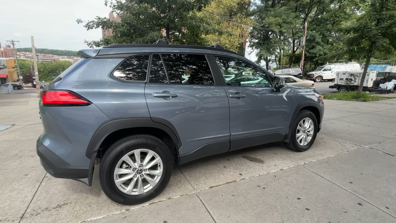 2022 Toyota Corolla Cross LE 11