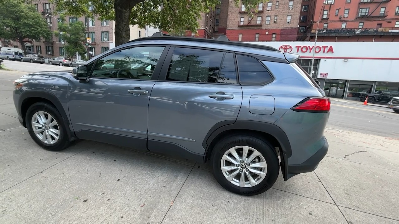 2022 Toyota Corolla Cross LE 14