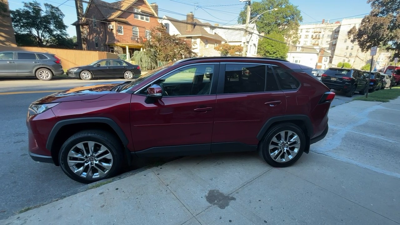 2021 Toyota RAV4 XLE Premium 9